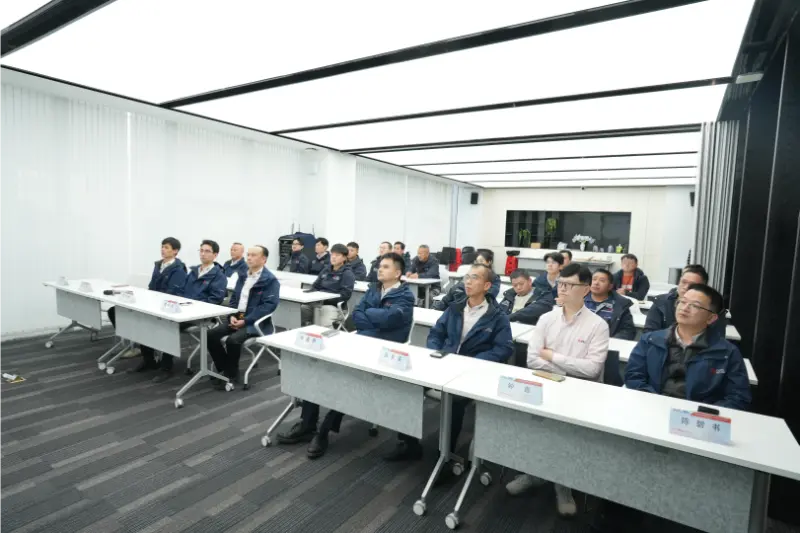 การประชุมระดมกำลังสำหรับโครงการผลิตอิฐในต่างประเทศของ Quangong Machinery Co., Ltd. สิ้นสุดลงด้วยความสำเร็จ